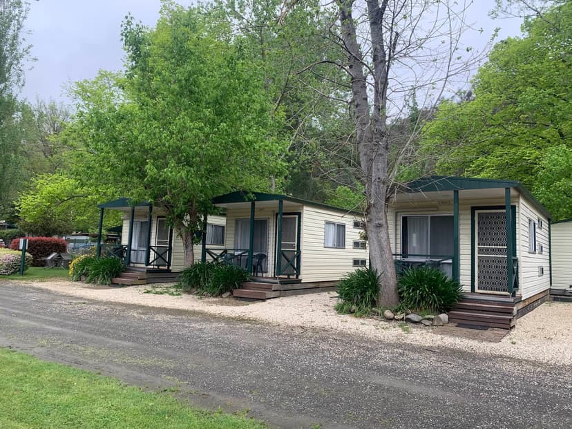 Self-Contained Cabins in Bright Victoria